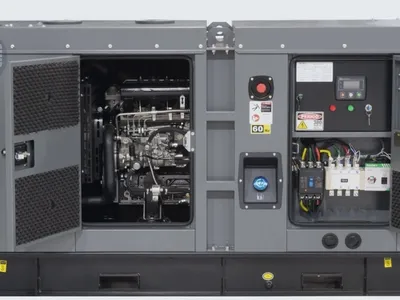Painel de comando interno de um gerador industrial